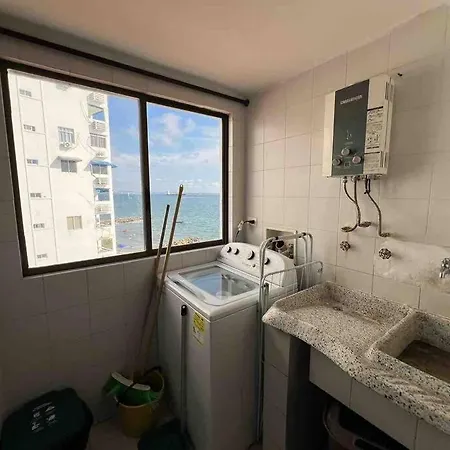 Charming Beachfront Apt With Sea View & Pool Apartamento *