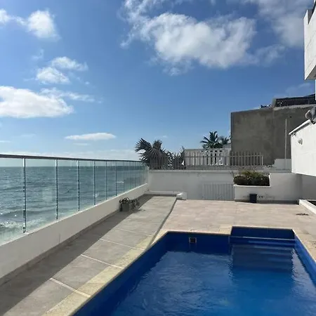Apartamento Charming Beachfront Apt With Sea View & Pool