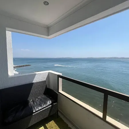 Charming Beachfront Apt With Sea View & Pool *