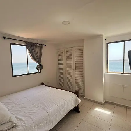 Apartamento Charming Beachfront Apt With Sea View & Pool